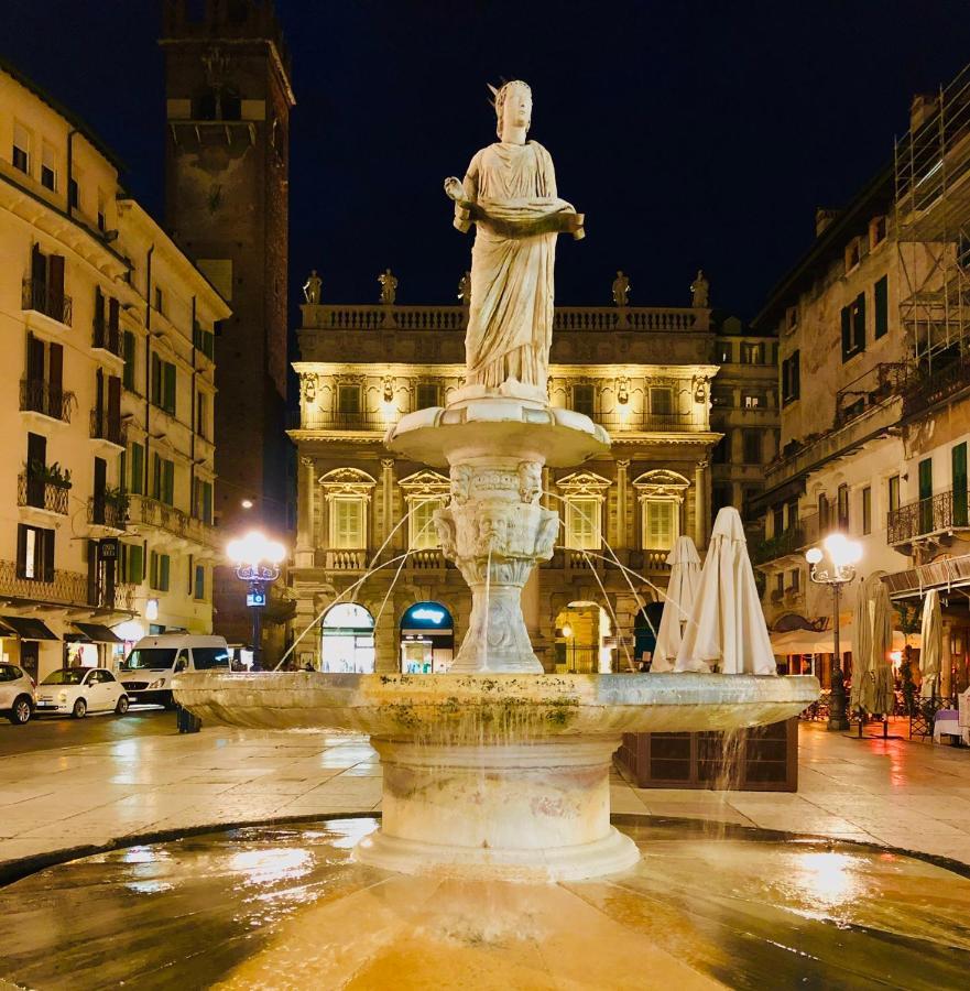 Casa Martini Piazza Erbe Apartment Verona Luaran gambar